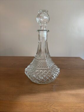 Vintage Clear Cut Glass Decanter with Stopper - Elegant Tabletop Carafe